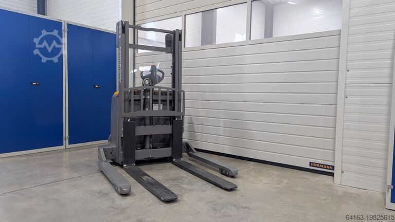 Hochhubwagen Jungheinrich EJC 212b neuwertig