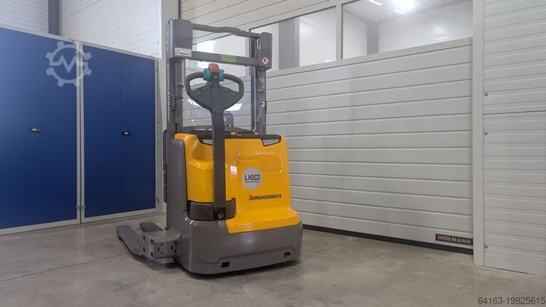 Hochhubwagen Jungheinrich EJC 212b neuwertig