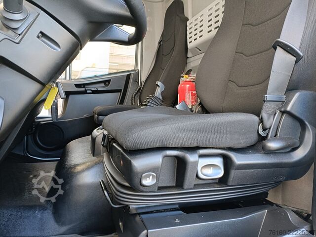 Box van with side door and tail lift Iveco EUROCARGO 120E19P