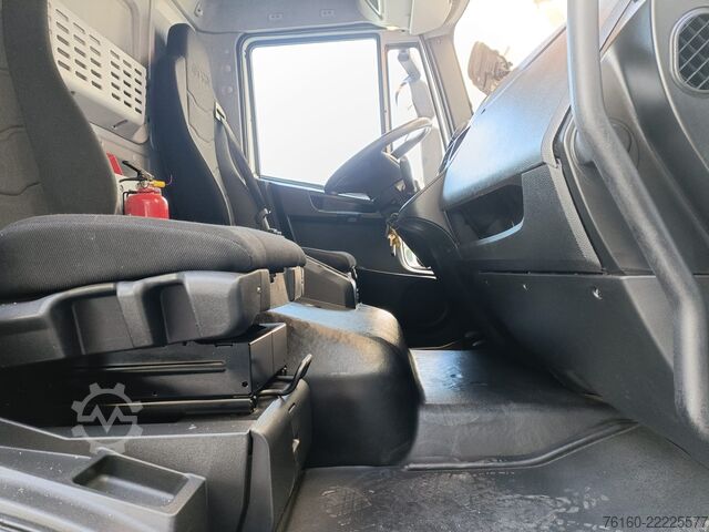 Box van with side door and tail lift Iveco EUROCARGO 120E19P