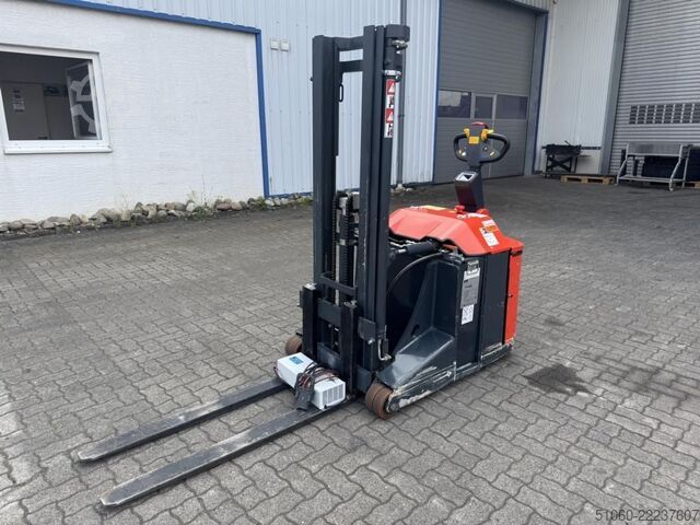 Pedestrian Stacker Combilift SC1500