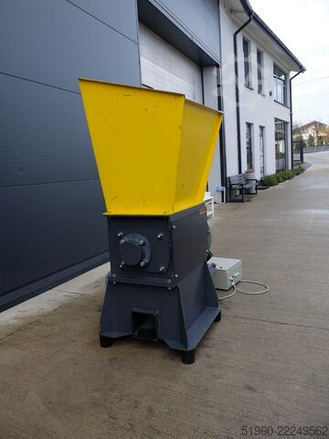 Wood chipper, shredder 4/23 Umwelttech LL600PL 4/23