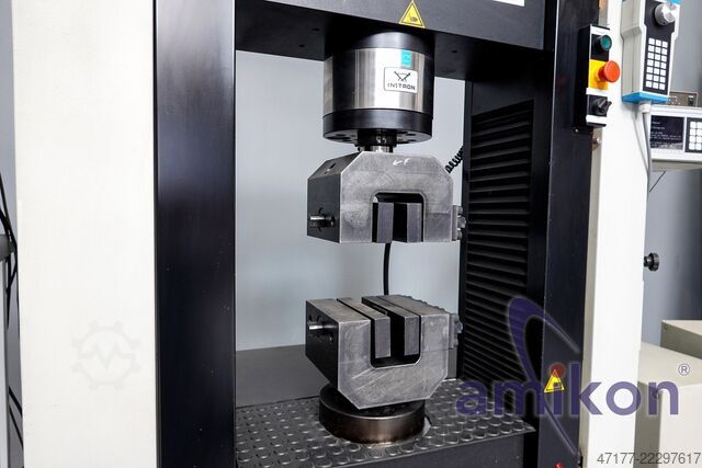 Material testing machine tensile testing machine Instron 4507 Universalprüfmaschine 200 kN