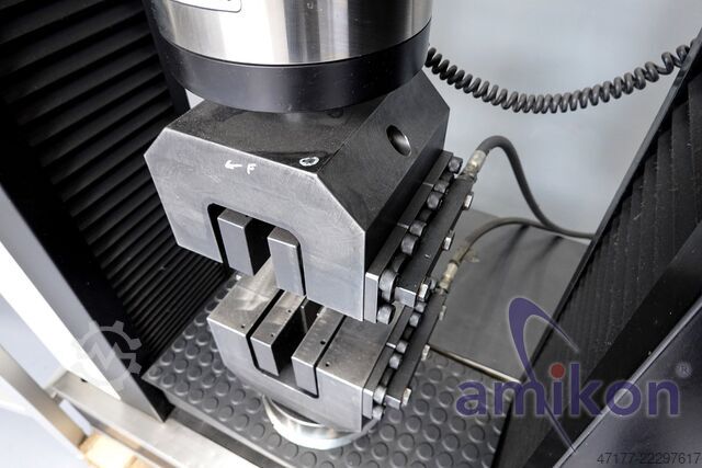 Material testing machine tensile testing machine Instron 4507 Universalprüfmaschine 200 kN