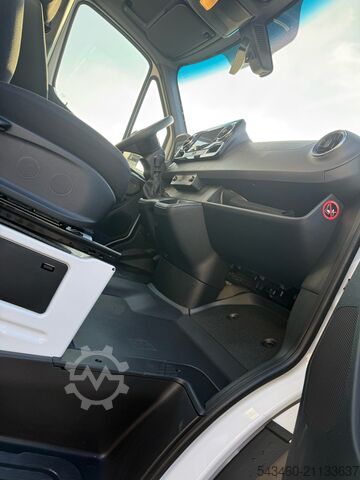 MULTITEL MJE250 auf Mercedes Benz Sprinter Multitel MJE250