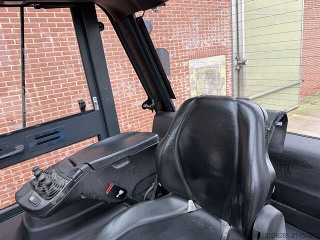 Electric 4-wheel forklift Linde E60-01