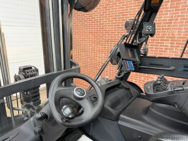 Electric 4-wheel forklift Linde E60-01
