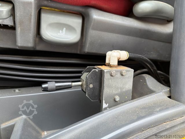 Dreiseitenkipper LKW IVECO Stralis AT260T44 6x4 Kipper Kran Pakfinger 16052