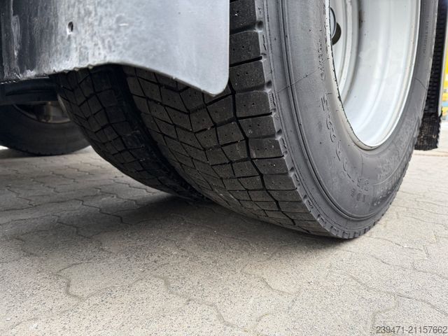 Standard SZM SCANIA R520 V8 2x Tank Retarder ACC Leder