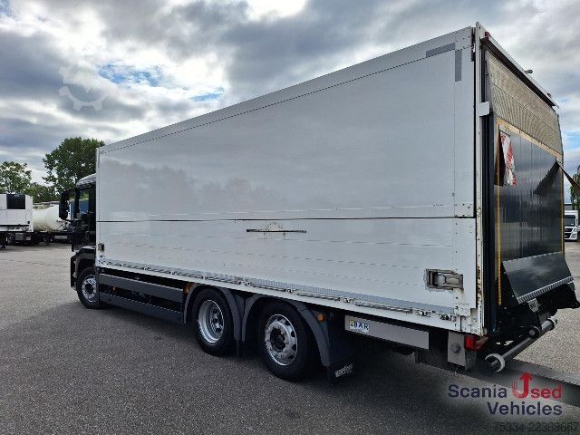 LKW mit Getränkeaufbau MAN TGS 26.470 mit Orten Getränkeaufbau