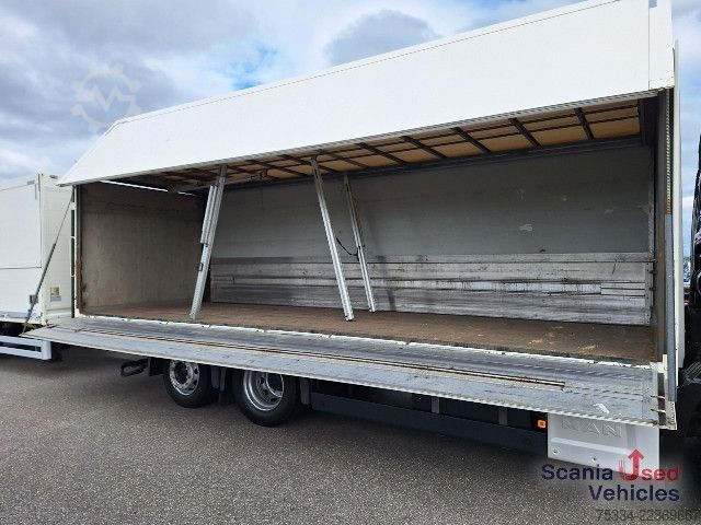 LKW mit Getränkeaufbau MAN TGS 26.470 mit Orten Getränkeaufbau