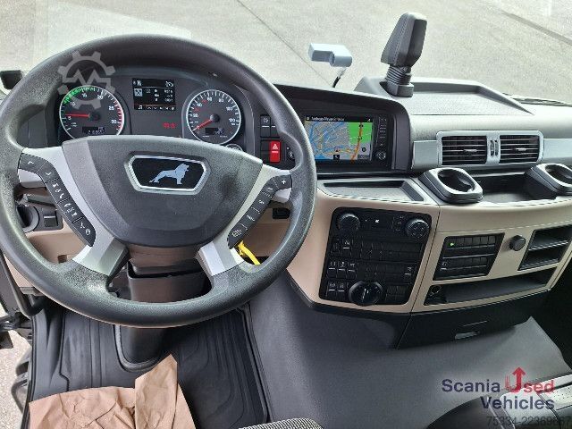 LKW mit Getränkeaufbau MAN TGS 26.470 mit Orten Getränkeaufbau