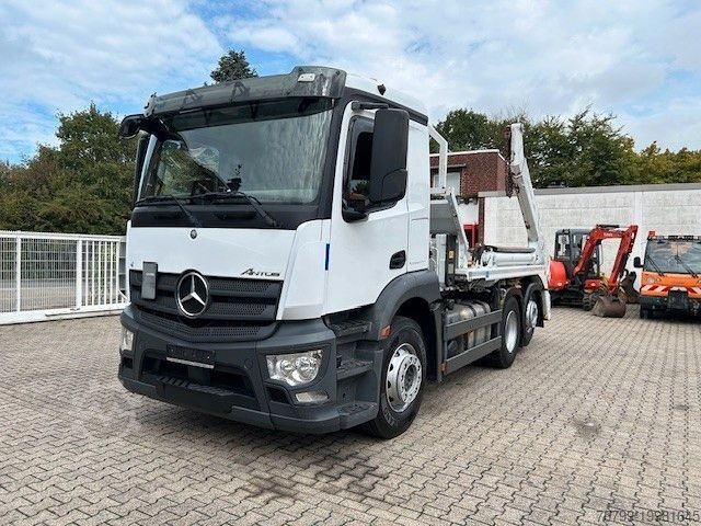 Skip truck MERCEDES-BENZ 2543 Antos MEILLER Absetzer + Lift-Lenkachse