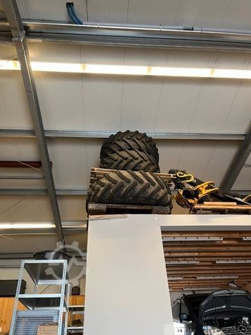 Forestry vehicle  Ufkes 962/25 / Valtra S374 / nur: 1.980h!