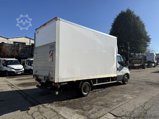 Transporter mit Koffer Iveco daily 35-160