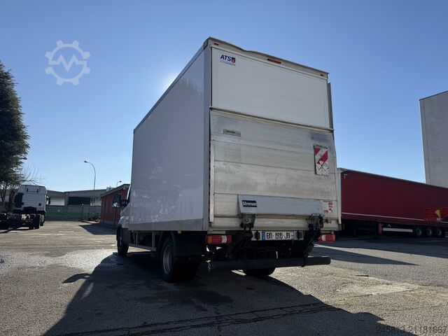 Transporter mit Koffer Iveco daily 35-160