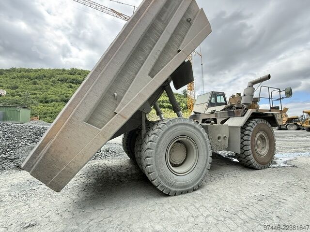 Dump truck Caterpillar 775D