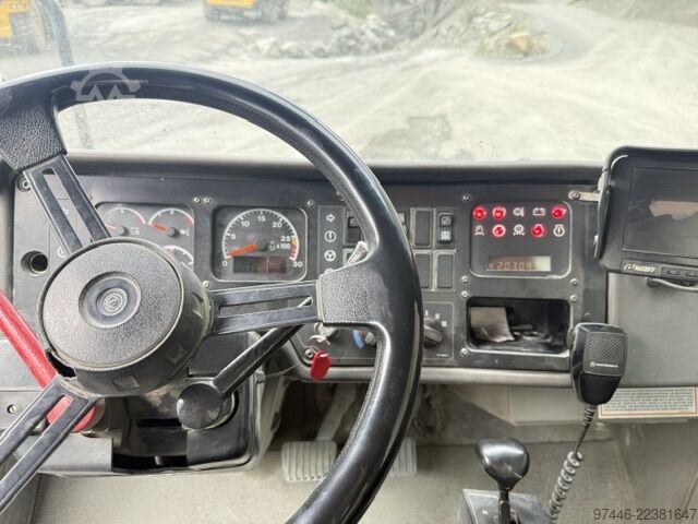 Dump truck Caterpillar 775D