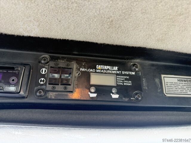 Dump truck Caterpillar 775D