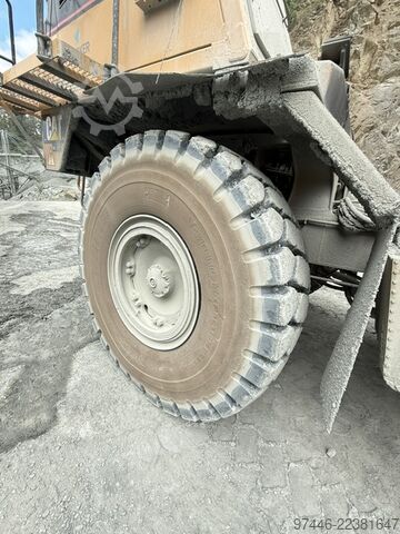 Dump truck Caterpillar 775D