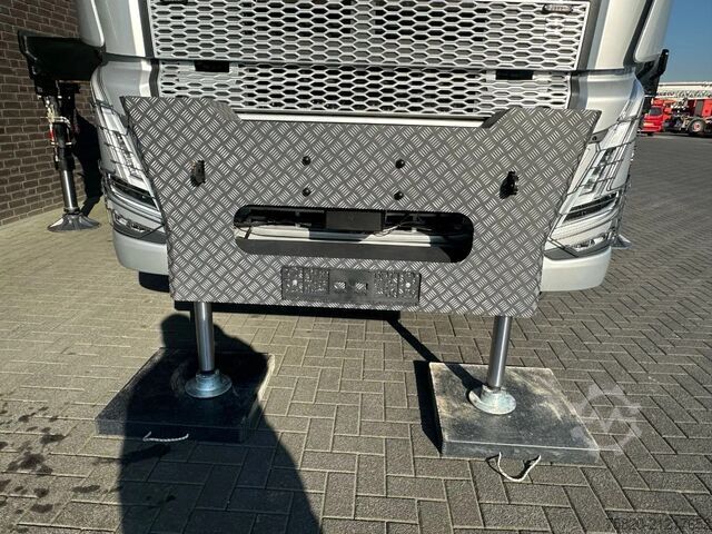 Kranwagen Volvo FH 500 8X4 RF-RT40G  FASSI F1450R.2.8 + JIB L82...
