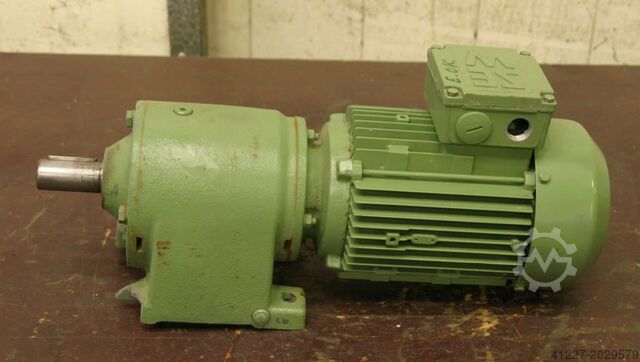 Gear motor 0.75 kW 165 rpm SEW-EURODRIVE R40DT80N4