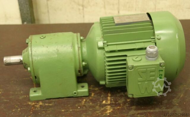 Gear motor 1.1 kW 206 rpm SEW-EURODRIVE R40DT90S4