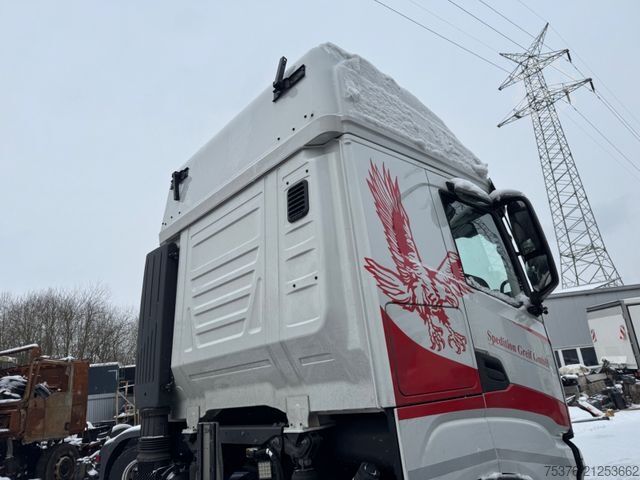 Swap body truck IVECO IVECO S-Way AS 260 damaged Intarder