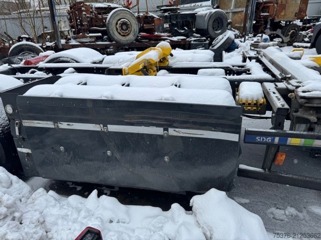 Swap body truck IVECO IVECO S-Way AS 260 damaged Intarder