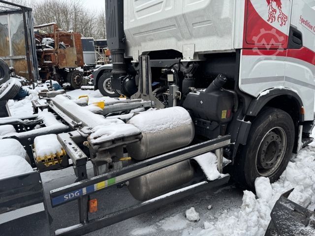 Swap body truck IVECO IVECO S-Way AS 260 damaged Intarder