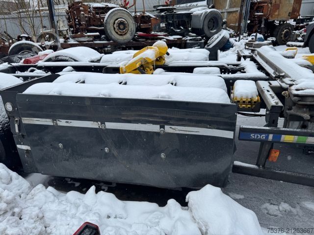 Swap body truck IVECO IVECO S-Way AS 260 damaged Intarder