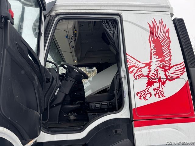 Swap body truck IVECO IVECO S-Way AS 260 damaged Intarder