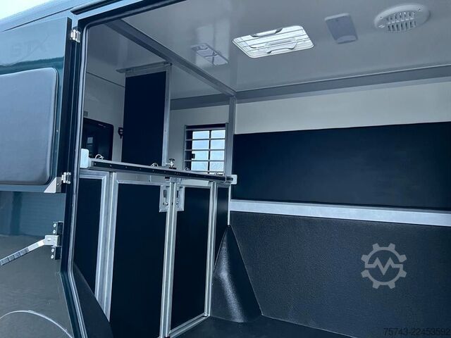 Livestock transporter RENAULT Master STX 5 Sitzer  Standard Nur 4102 KM