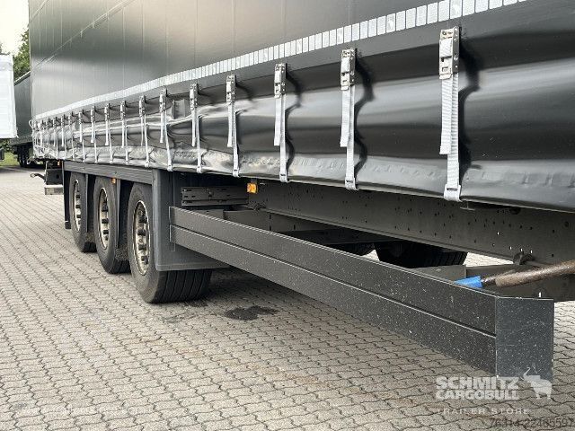 Auflieger mit Pritsche & Plane Schmitz Cargobull Curtainsider Mega Getränke