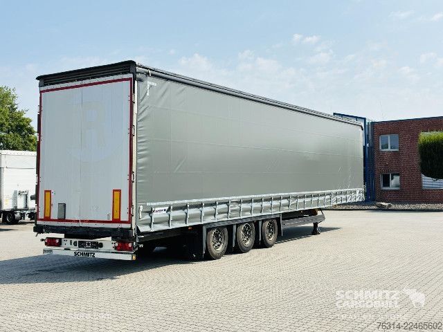 Auflieger mit Pritsche & Plane Schmitz Cargobull Curtainsider Mega Getränke