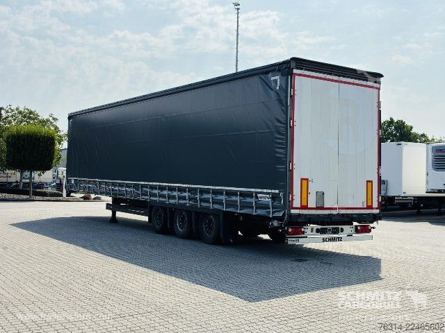 Auflieger mit Pritsche & Plane Schmitz Cargobull Curtainsider Mega Getränke