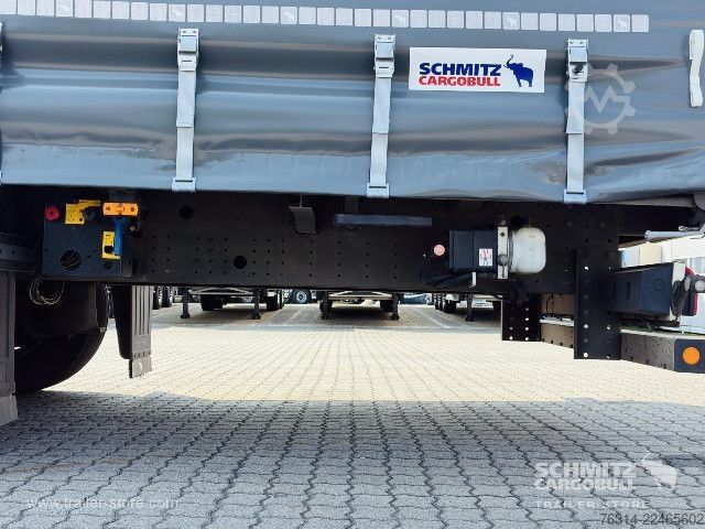 Auflieger mit Pritsche & Plane Schmitz Cargobull Curtainsider Mega Getränke