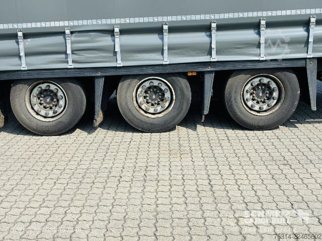 Auflieger mit Pritsche & Plane Schmitz Cargobull Curtainsider Mega Getränke