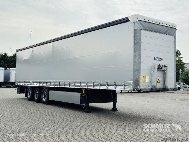Auflieger mit Pritsche & Plane Schmitz Cargobull Curtainsider Standard Getränke