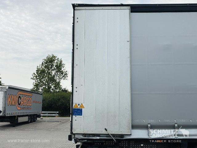 Auflieger mit Pritsche & Plane Schmitz Cargobull Curtainsider Standard Getränke