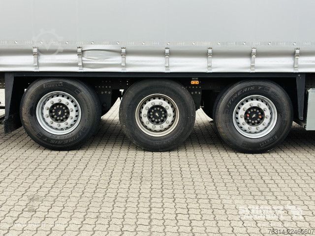 Auflieger mit Pritsche & Plane Schmitz Cargobull Curtainsider Standard Getränke