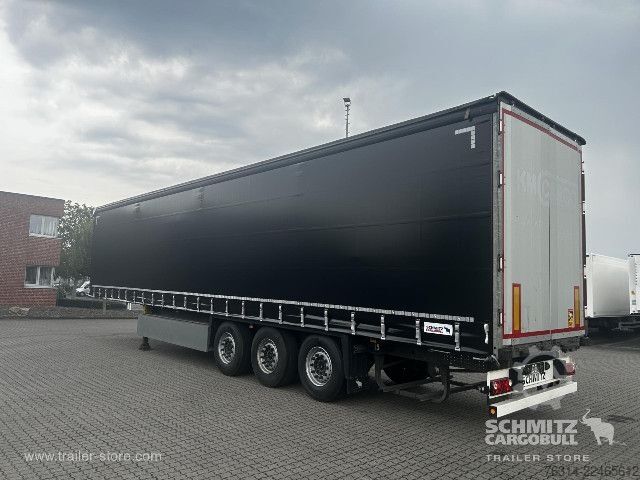 Auflieger mit Pritsche & Plane Schmitz Cargobull Curtainsider Standard Getränke