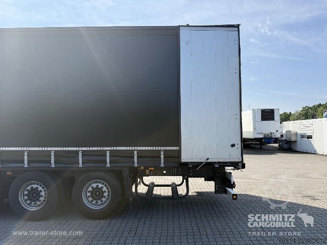 Auflieger mit Pritsche & Plane Schmitz Cargobull Curtainsider Standard Getränke