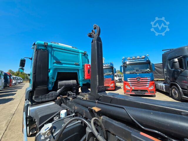 Roll-off tipper truck MAN TGA 26.440 * ABROLLKIPPER * BLATT * KLIMA *
