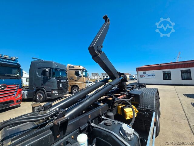 Roll-off tipper truck MAN TGA 26.440 * ABROLLKIPPER * BLATT * KLIMA *