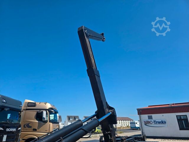 Roll-off tipper truck MAN TGA 26.440 * ABROLLKIPPER * BLATT * KLIMA *