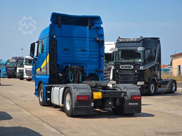 Standard tractor unit MAN TGX 18.510 *ACC*2X TANK * RETARDER*1.HAND