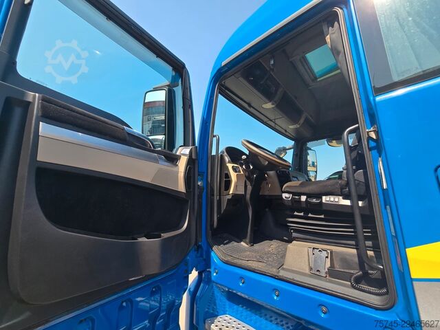 Standard tractor unit MAN TGX 18.510 *ACC*2X TANK * RETARDER*1.HAND
