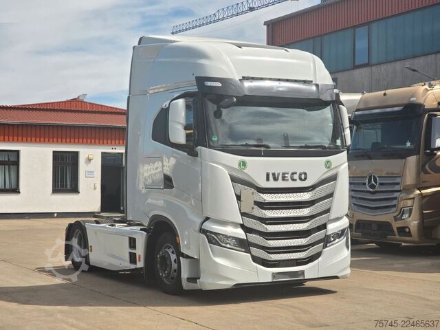 Standard tractor unit IVECO S-WAY 530 * RETARDER * 2 X TANK * ACC * WENIG KM