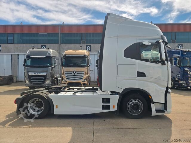 Standard tractor unit IVECO S-WAY 530 * RETARDER * 2 X TANK * ACC * WENIG KM